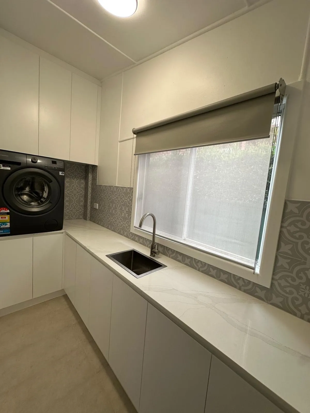The finished laundry with the sink, mixer tap and washing machine